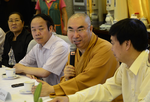 陕西省画家协会主席王西京一行参访香港西方寺