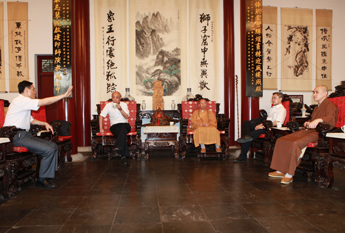 江苏民宗局领导夏季慰问送清凉 心澄大和尚热情接待