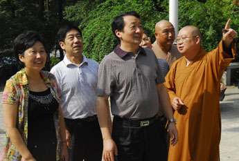 湖北省民宗委领导视察弘化禅寺 正慈法师热情接待