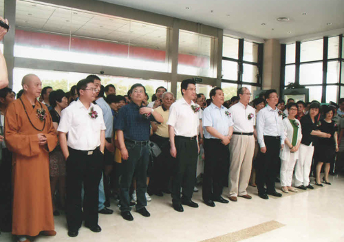 上海洪福住持圣怀法师应邀参加全国文联副主席姜昆先生书法展
