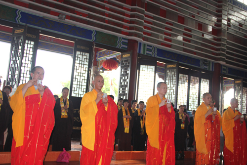 湖北武汉灵泉寺隆重举行2012水陆法会洒净仪式