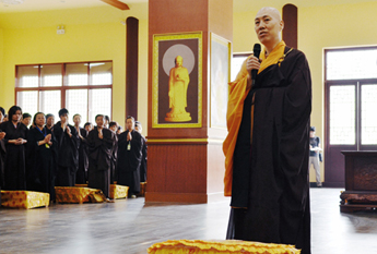 江西庐山东林寺一昼夜经行法会圆满结束