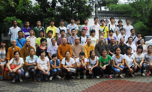 “慈云助学”2012年度大学新生资助仪式在湖北慈湖禅院举行