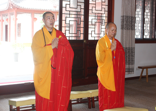 玄光法师 法定法师到上海寿安寺为惟觉法师闭关“护关”
