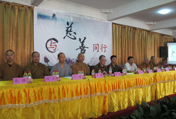“希望之光”爱心助学活动在江苏泰兴庆云禅寺举行