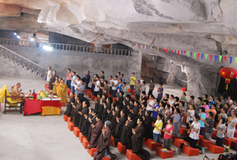 浙江天台山慈恩寺隆重举行药师佛灌顶法会