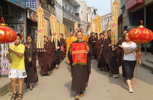 武汉宝桥寺圆满举行盂兰盆节暨礼拜梁皇宝忏法会