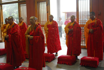 东方山弘化禅寺举行“拜佛东方 祈福黄石”法会