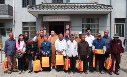 宗教慈善周 江苏古寿圣寺慈善慰问敬老院