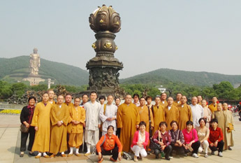 上海青浦佛协一行参礼灵山大佛及苏州重元寺