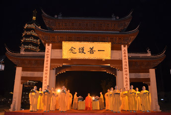 上海东海观音寺隆重举行2012年中秋拜月慈善晚会