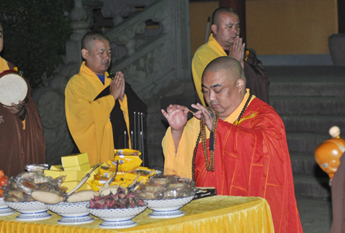 上海报国寺举行中秋节拜月祈福活动