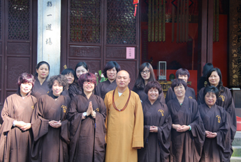 法弘大和尚率护法居士赴雪窦寺戒场打护戒圆满上堂斋