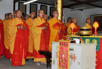 南京栖霞古寺隆重举行大型水陆法会洒净仪式