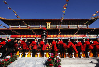 河北青县盘古寺举行果慈法师升座仪式