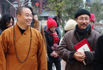 著名艺术家老圃一行参访姜堰古寿圣寺 心海法师接待