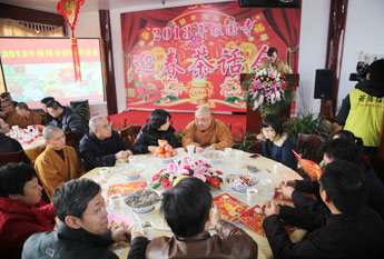 上海报国寺举行2013年迎春茶话会