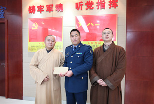 江苏省昆山华藏寺代表慰问昆山空军部队全体官兵