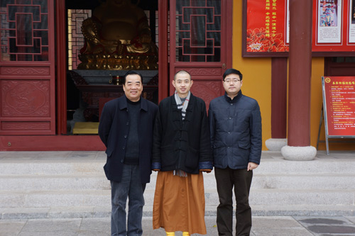 上海崇明县城桥镇姚新安书记一行前往寿安寺慰问