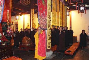 苏州寒山寺举行2013年寺院请执送位仪式