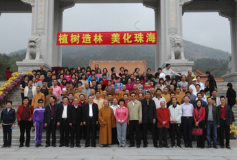 明生大和尚及常住法师参加珠海普陀寺植树活动