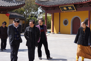 上海市委统战部副部长曹斌一行视察寿安寺