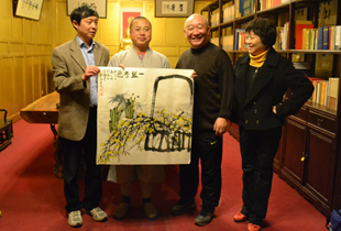 河南郑州书画家任乐民先生参访峨眉山报国寺