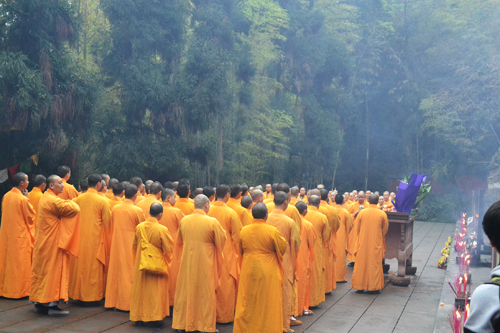 清明节 四川峨眉山诸法师祭扫萝峰庵塔林