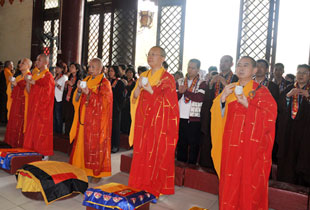 广东四会六祖寺隆重举行蛇年水陆法会洒净仪式