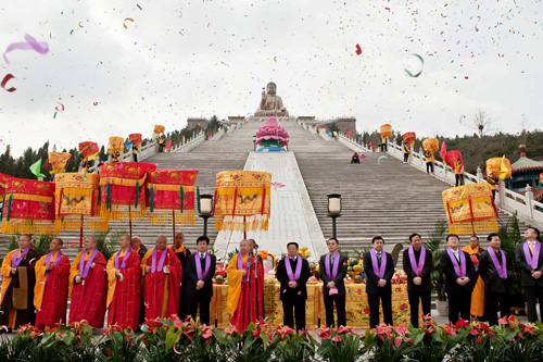 山东南山禅寺举行南山大佛开光九周年庆典