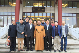 海南三亚市市长参访扬州大明寺 能修大和尚热情接待