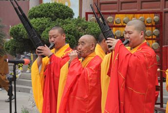 河南大相国寺梵乐武术表演庆五一迎宾客