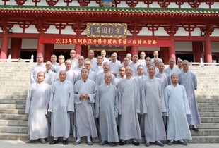 弘法寺佛学院执事培训班在三亚南山寺举行结业典礼