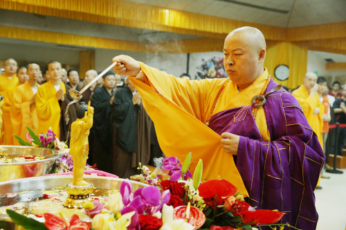 深圳弘法寺举办浴佛节暨千人皈依大法会