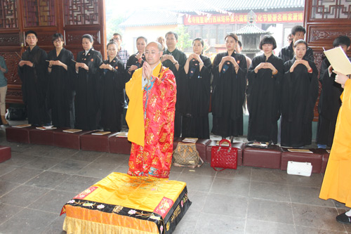 浴佛节 上海西林禅寺举行集体皈依法会