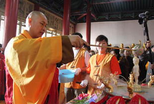 释迦牟尼佛圣诞 兰州报恩寺举办浴佛法会