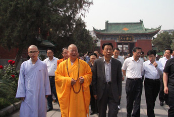 全国政协原副主席王忠禹夫妇一行参访河南大相国寺