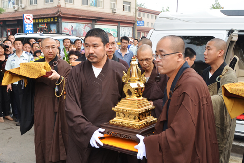 河北柏林禅寺僧俗大众恭迎净慧长老遗骨舍利仪式