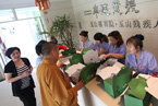 端午将至 昆山佛协副会长果量法师一行送祝福