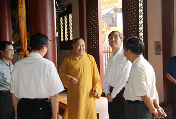 全国政协副主席马飚一行到深圳弘法寺调研