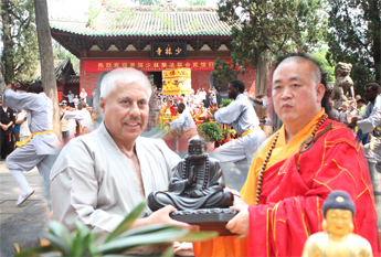 美国少林拳法联合武馆一行赴嵩山少林寺归山朝圣