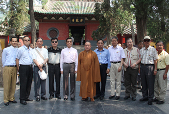 国民党中评委主席团主席张荣恭一行参访嵩山少林寺