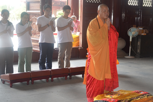 苏州重元寺隆重举行三皈五戒及八关斋戒法会