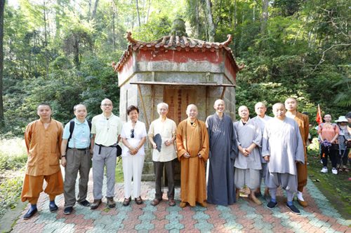 香港禅宗祖庭之旅代表团赴洞山普利寺朝拜