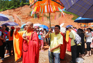 广东龙川南山古寺举行大雄宝殿金刚浇铸法会