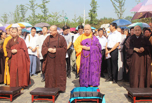 唐山龙泉寺举办“7.28”地震遇难者超度放生法会