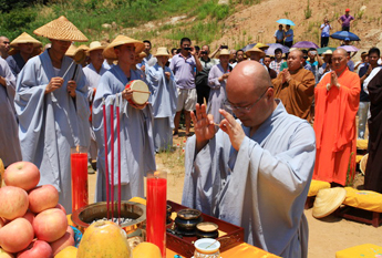 黄梅四祖寺中华禅宗佛祖大金塔举行正式开工洒净仪式