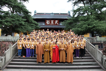 宁波天童禅寺第七届禅修营学员巡礼寺院