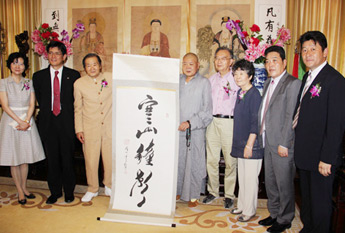 日本艺术家参访苏州寒山寺 秋爽大和尚接待