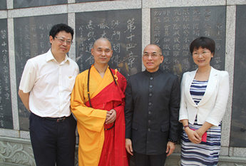 柬埔寨国王诺罗敦·西哈莫尼一行参观南京栖霞古寺